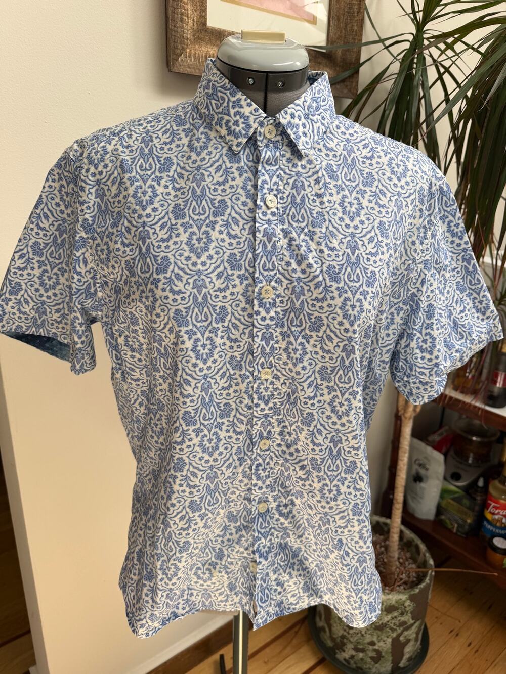 7 Diamonds Blue Floral Paisley Short Sleeve Button Down Shirt - Size M
